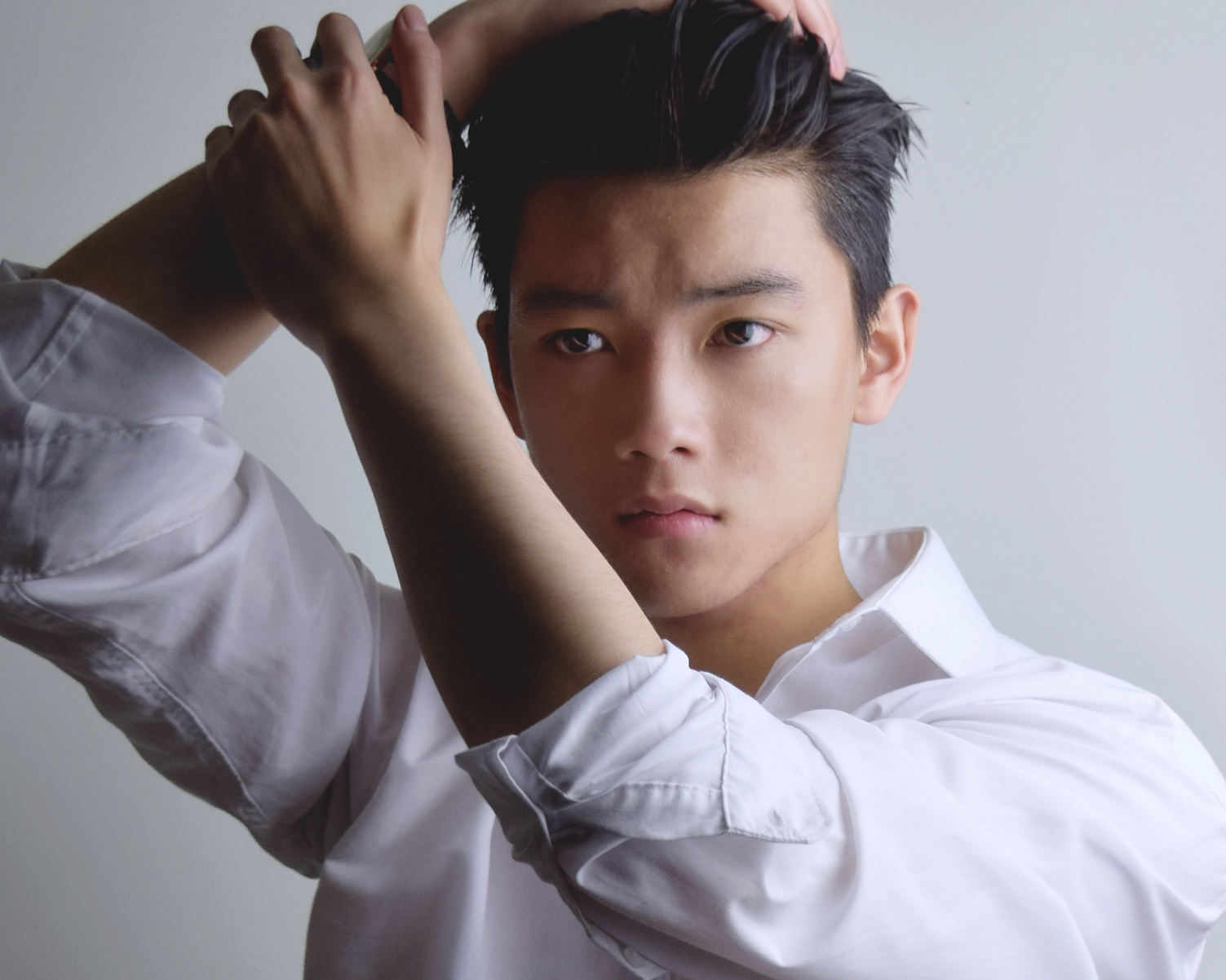 9X dien trai, lam nguoi mau cho hang thoi trang nuoc ngoai hinh anh