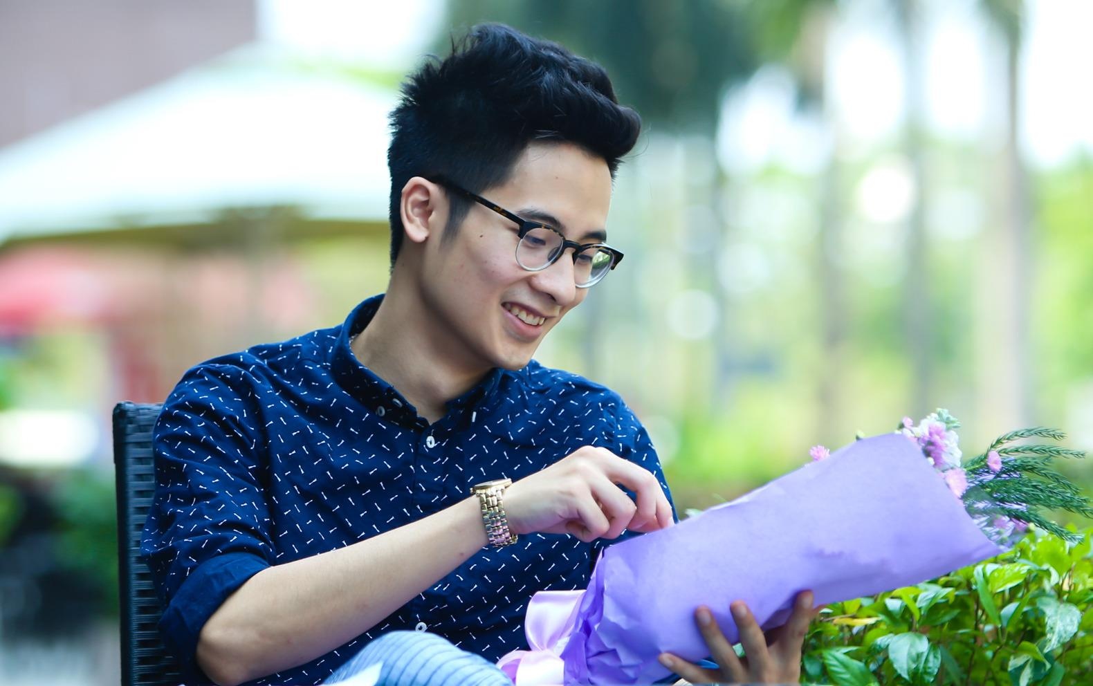 JVevermind xuong pho tang hoa ban tre ngay 8/3 hinh anh
