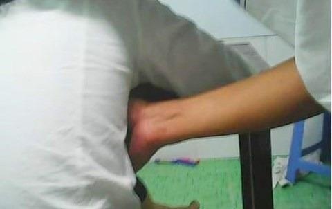 Chuyen cong tac thay giao bi to sam so nu sinh hinh anh