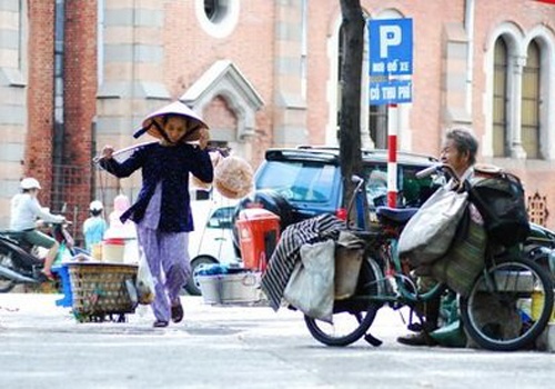 me mua do dat tien cho con anh 1