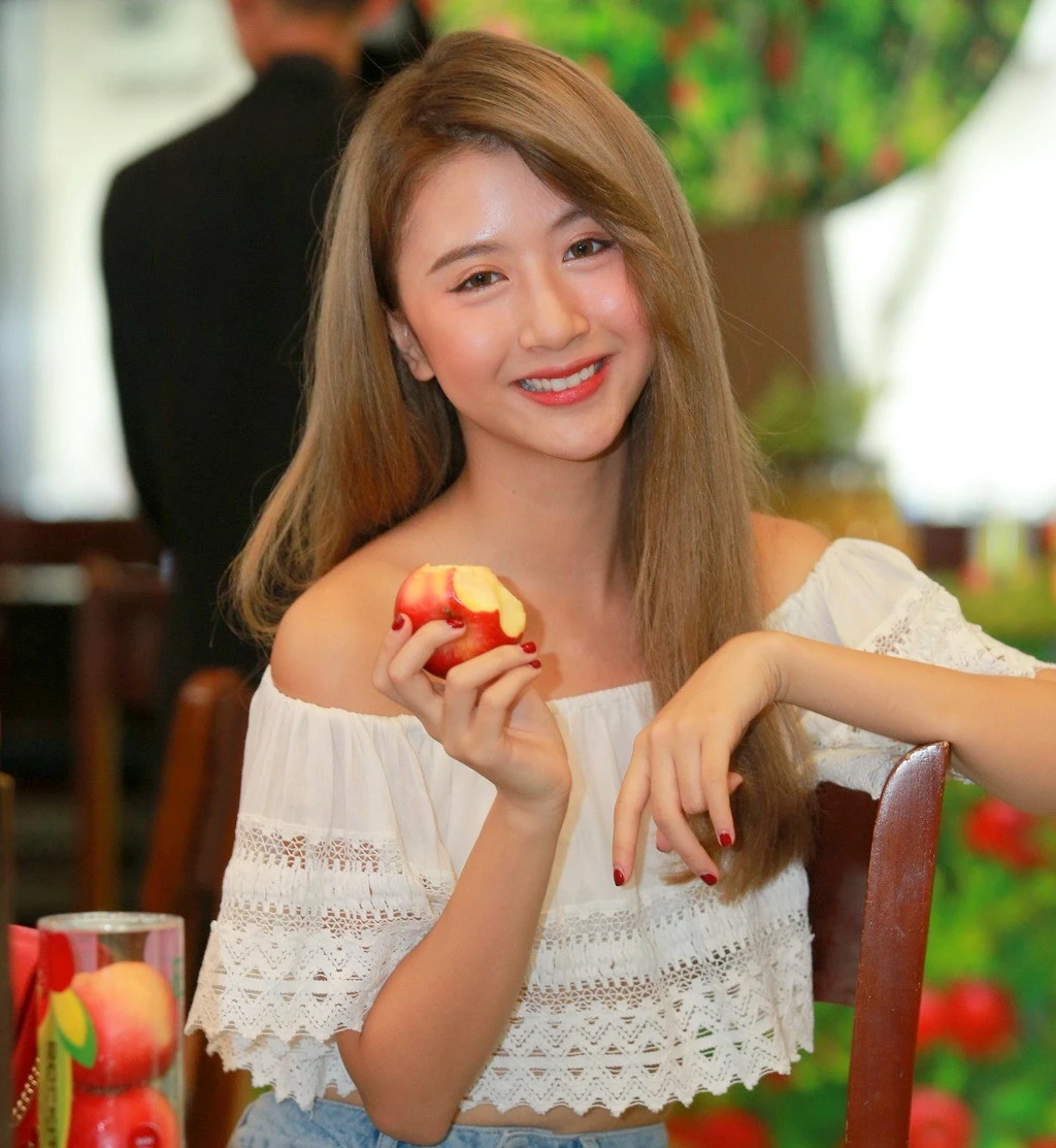 Quynh Anh shyn khoe vai tran anh 1