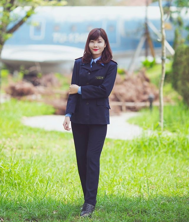 nu sinh Hoc vien canh sat anh 9