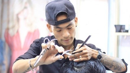 Chang trai 24 tuoi 'vit dau' 120 cau thu Viet Nam hinh anh