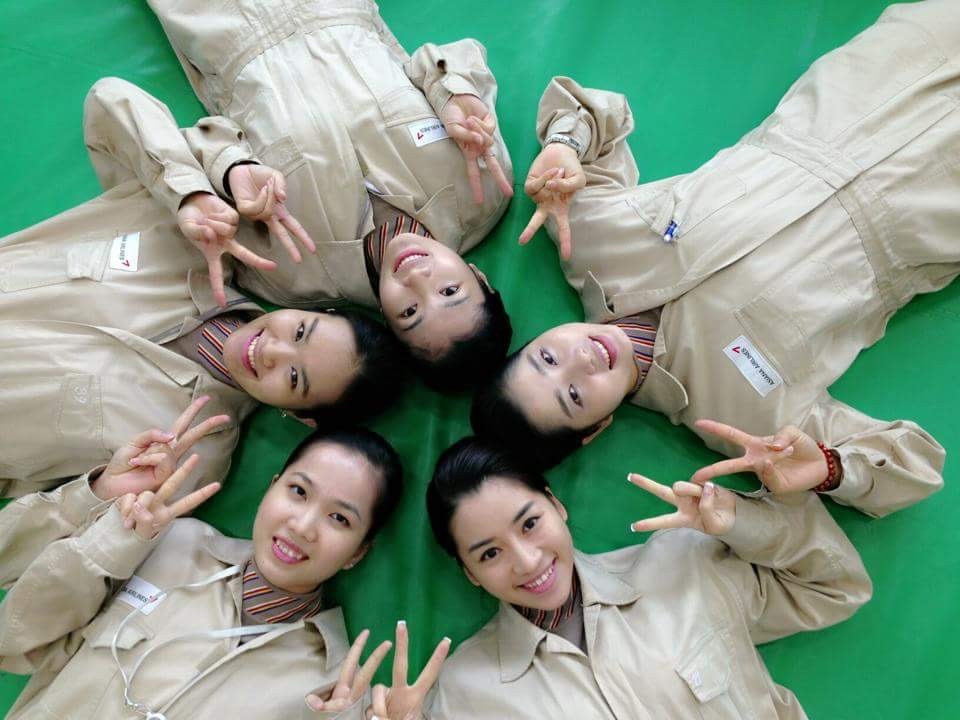 tiep vien hang khong anh 2