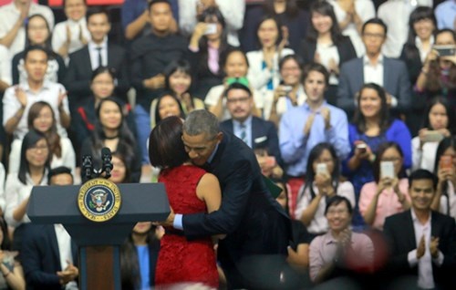 người dẫn chương trình cho Obama ảnh 2 nguoi dan chuong trinh cho Obama anh 2