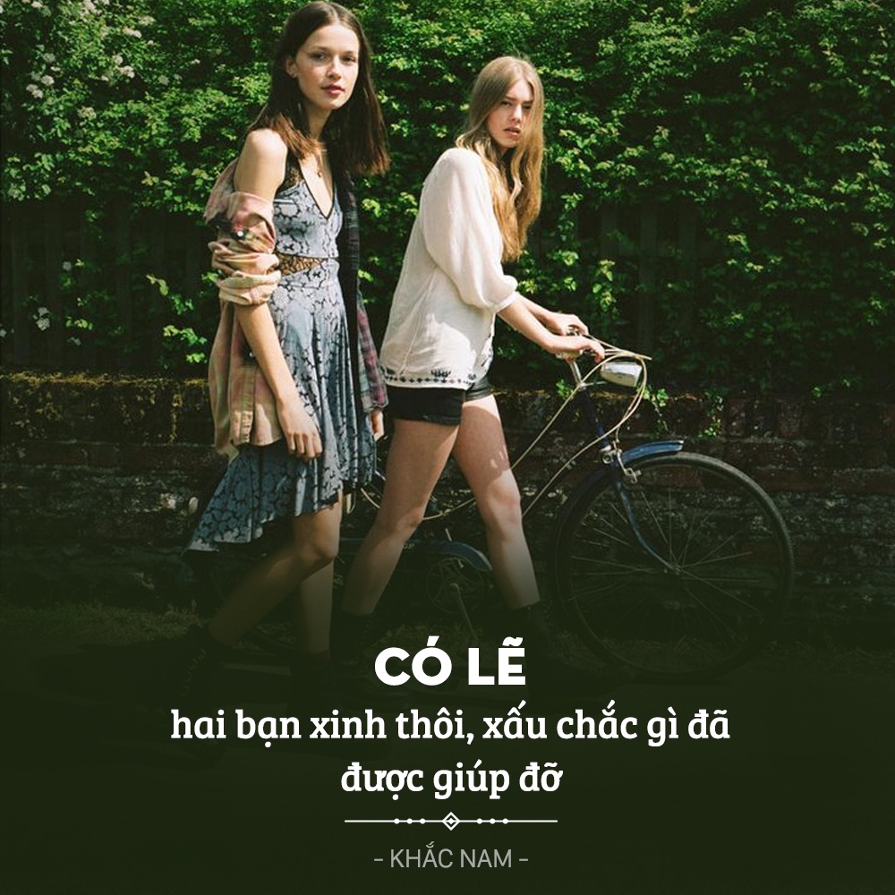 chàng trai dắt xe giúp hai cô gái ảnh 1 chang trai dat xe giup hai co gai anh 1