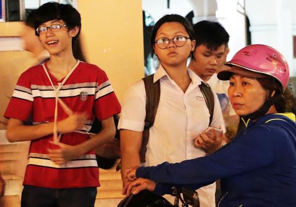 Thi lop 10 o Sai Gon: Hoc sang, on chieu, luyen den dem hinh anh