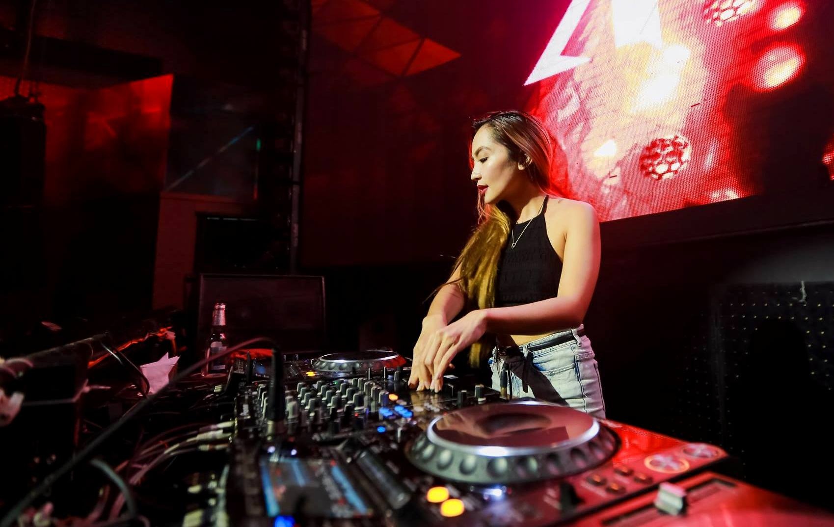 nu DJ den Viet Nam anh 4