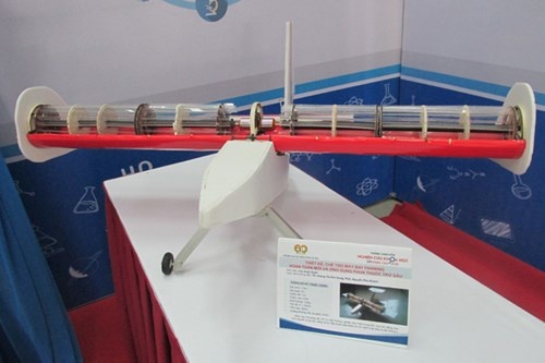 sinh vien che tao may bay anh 2