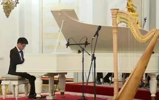 Ba Tan choi piano tai Lien hoan Am nhac Quoc te hinh anh