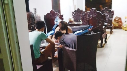 Bát nháo ký túc xá sinh viên ảnh 1 Bat nhao ky tuc xa sinh vien anh 1