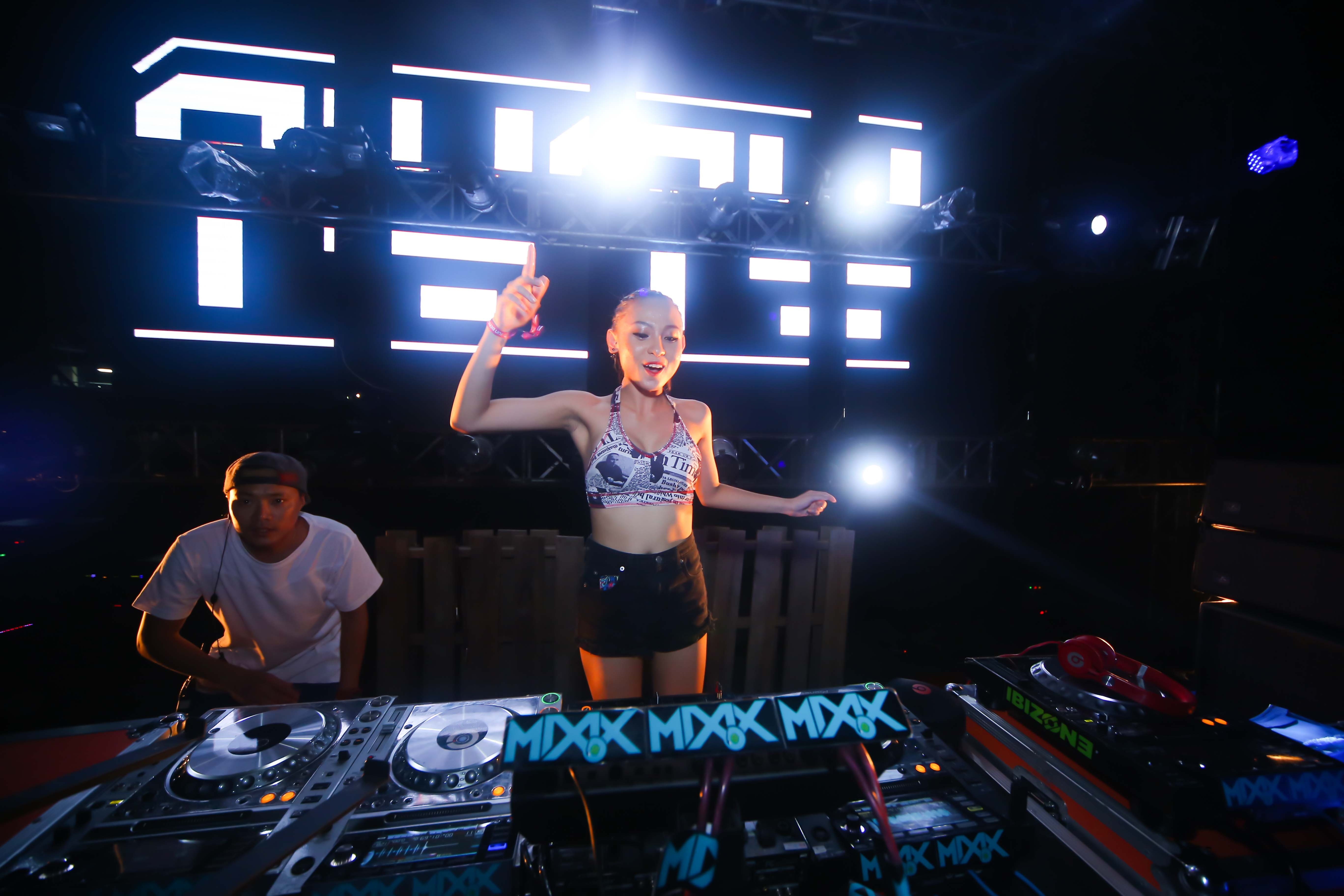 DJ Ty Ty khuấy đảo khán giả ảnh 1 DJ Ty Ty khuay dao khan gia anh 1
