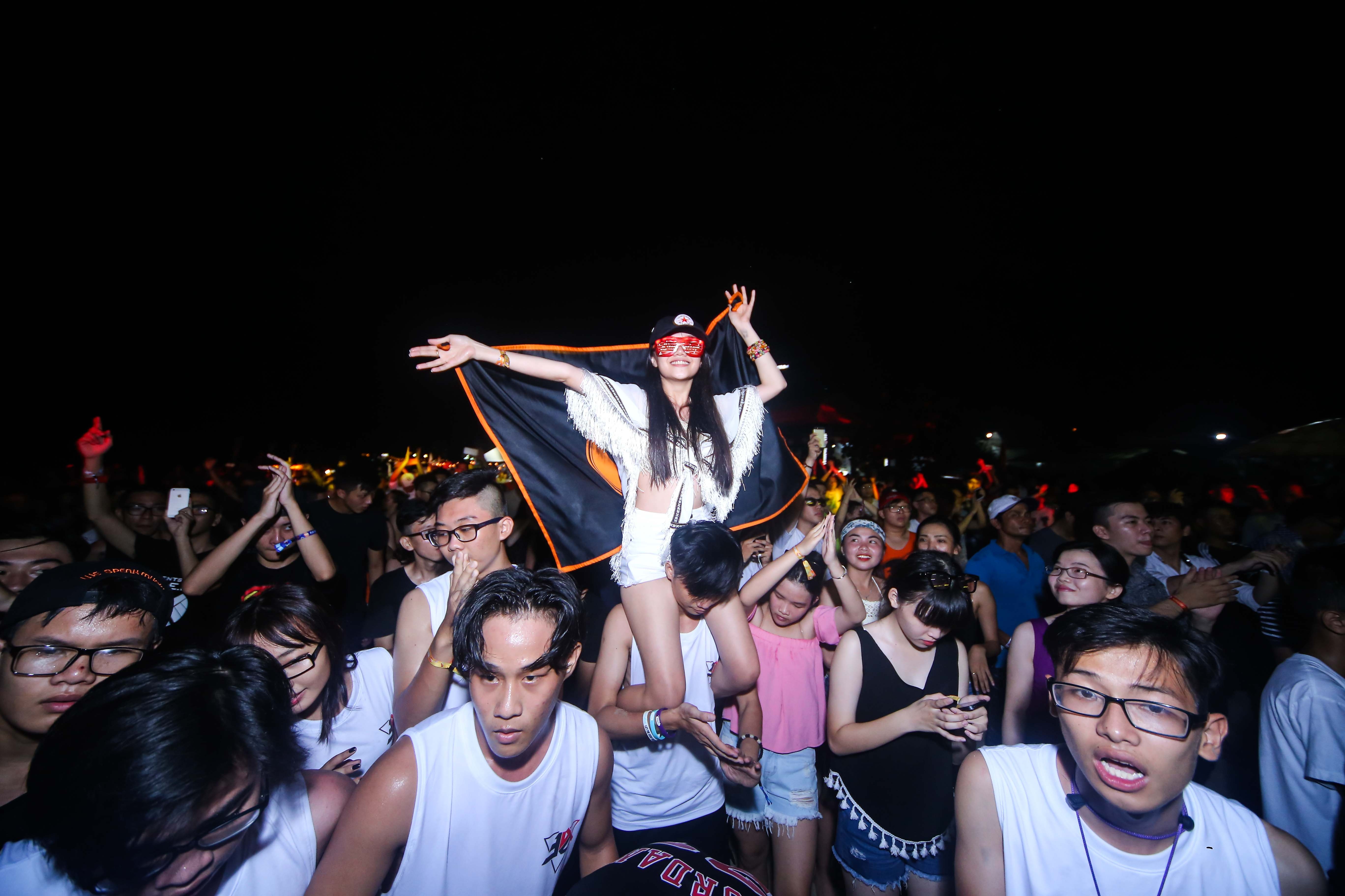 DJ Ty Ty khuấy đảo khán giả ảnh 4 DJ Ty Ty khuay dao khan gia anh 4