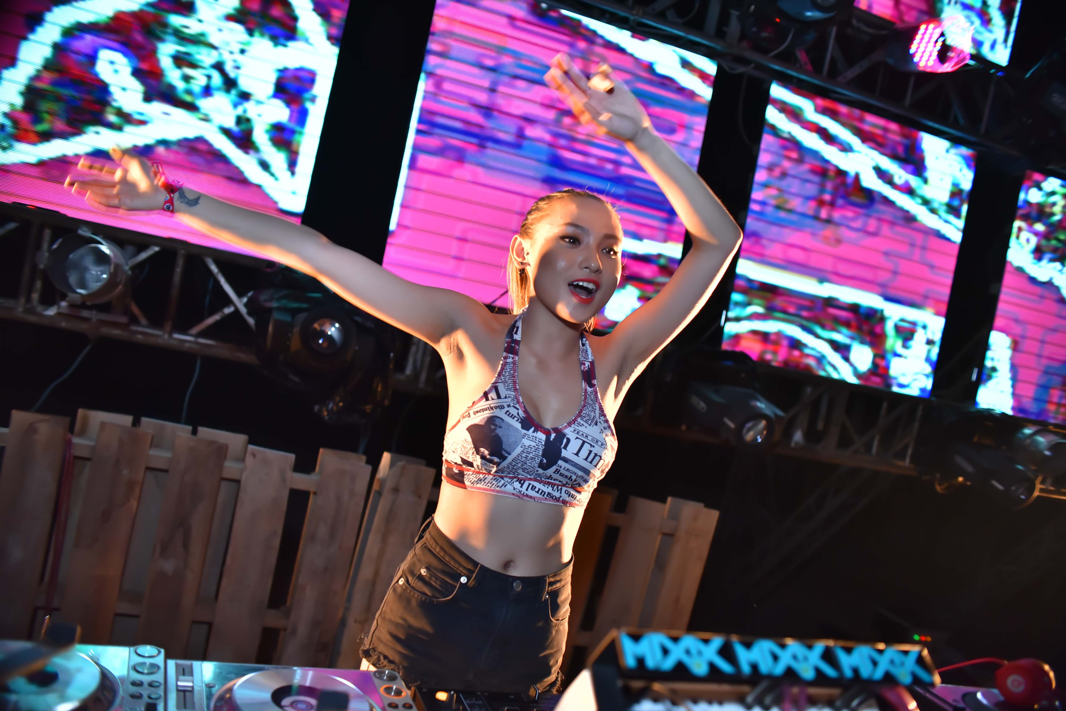 DJ Ty Ty khuấy đảo khán giả ảnh 8 DJ Ty Ty khuay dao khan gia anh 8