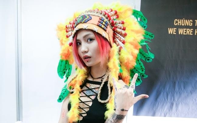 Co gai Tay Ninh so huu hinh xam Doraemon tren canh tay hinh anh