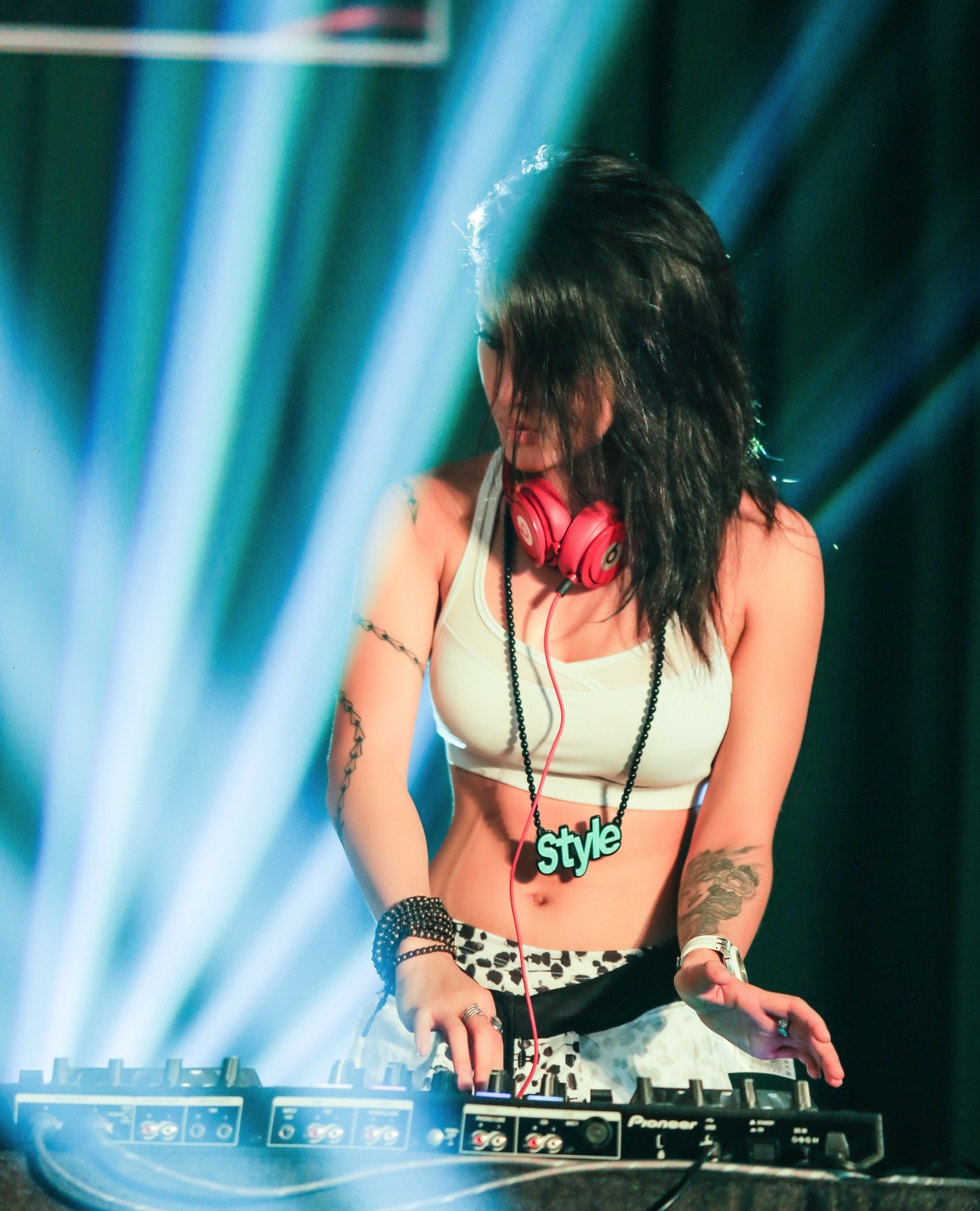 DJ Melo khuay dong sinh vien anh 2