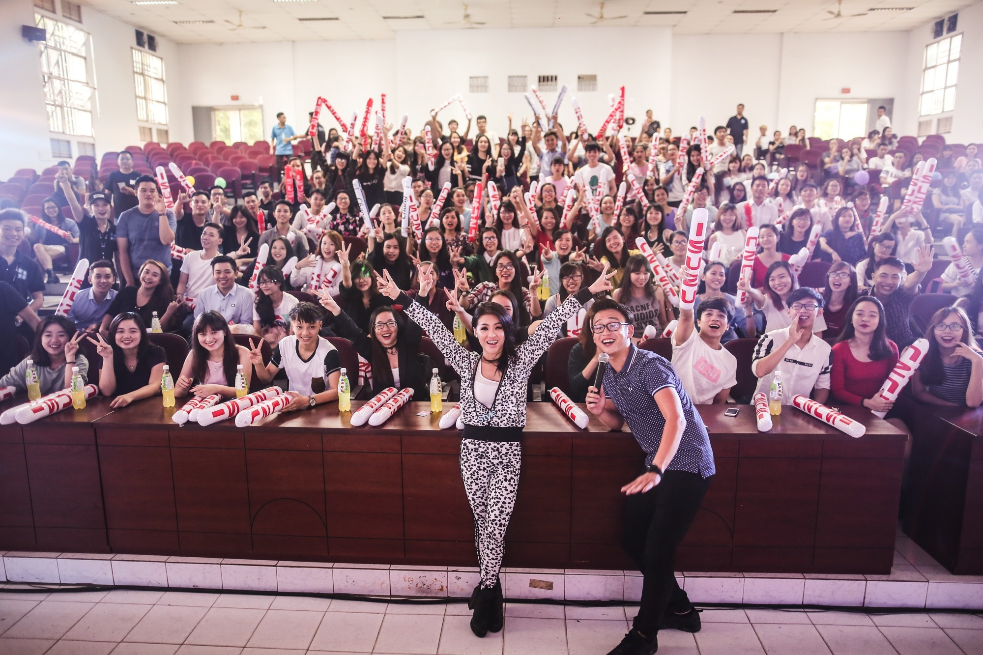 DJ Melo khuay dong sinh vien anh 8