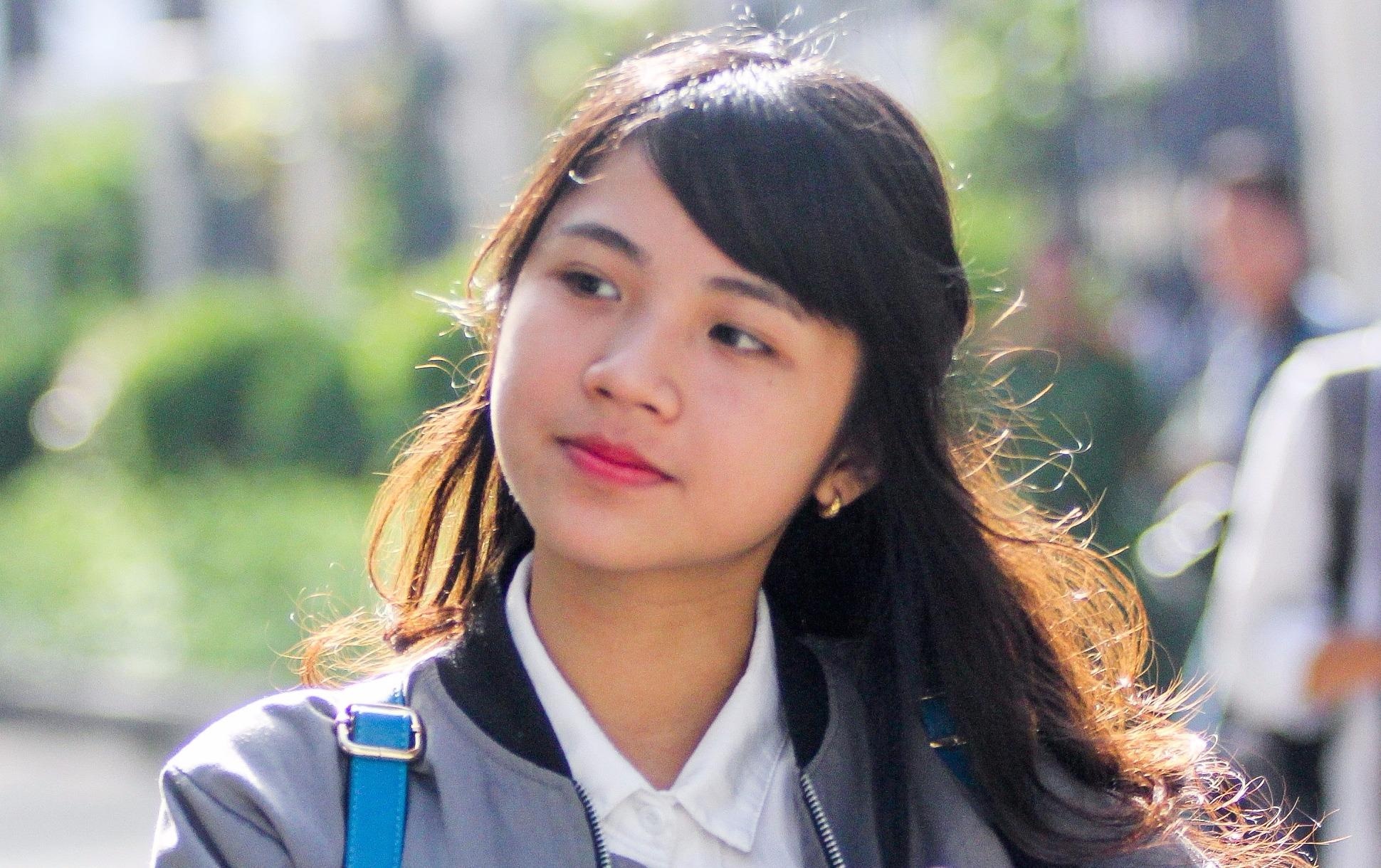 Hot girl Olympia rang ro trong ngay lam thu tuc du thi hinh anh