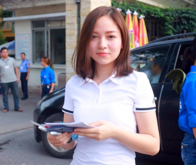 thi sinh xinh dep noi bat ngay thi dau tien anh 4