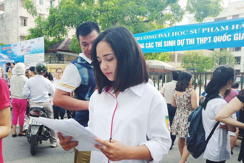 thi sinh xinh dep noi bat ngay thi dau tien anh 2