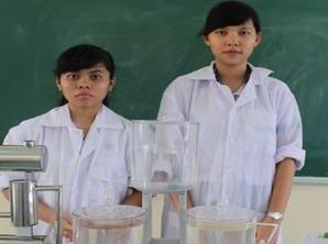 Hoc sinh truong lang che he thong xu ly nuoc mua khep kin hinh anh