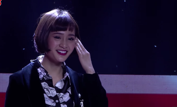 Co gai khien 4 HLV tranh gianh khi hat hit cua Miley Cyrus hinh anh