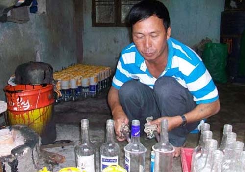 Xe cho 3 dam dau xe buyt, 3 thanh nien tu vong hinh anh