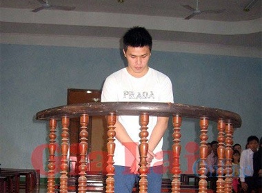 Cau hoc tro hai doi be gai 10 tuoi hinh anh
