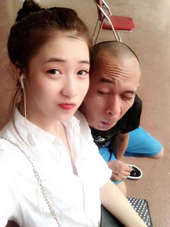 Hình ảnh siêu hài của Thánh Quen bên các hot teen Hà thành