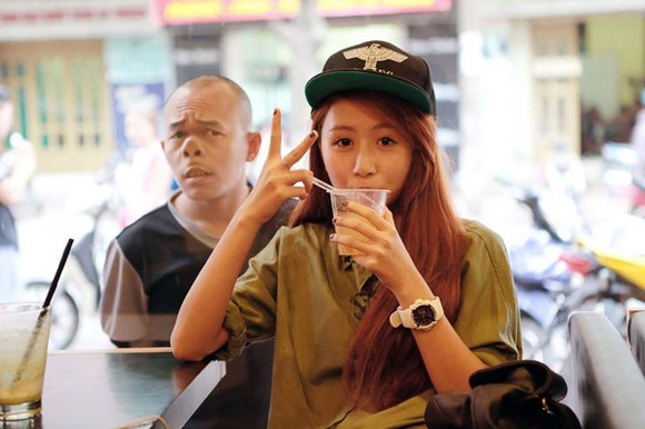 Hình ảnh siêu hài của Thánh Quen bên các hot teen Hà thành