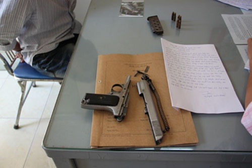 9X ban nham nguoi khi di tra thu hinh anh