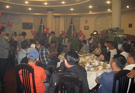 Nhieu ma tuy, thuoc lac trong bua tiec day thang tre hinh anh