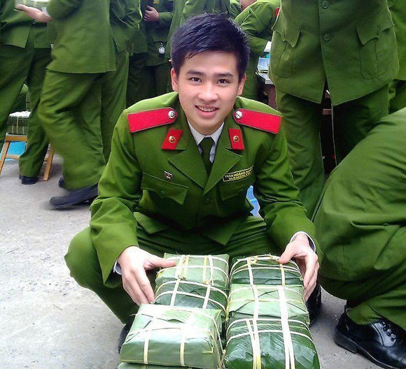 Canh sat 'banh chung' tung gay sot noi ve Ba Tung hinh anh