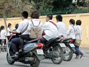 Cong an Ha Noi ‘xu’ thanh thieu nien dau troc, xam tro hinh anh