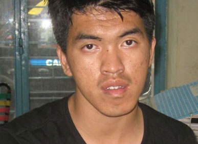 Chan dung dai uy cong an rom chuyen di lua phu nu hinh anh