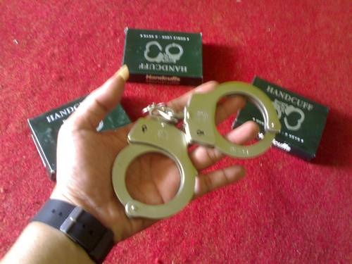 Goi qua gui tu Nga ve TP.HCM co 2 cong so 8 hinh anh