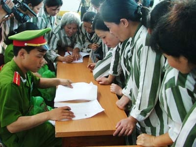 Hon 15.000 pham nhan du dieu kien dac xa hinh anh