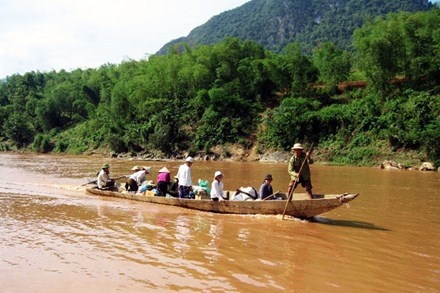 Hai phu nu mat tich do chim thuyen hinh anh