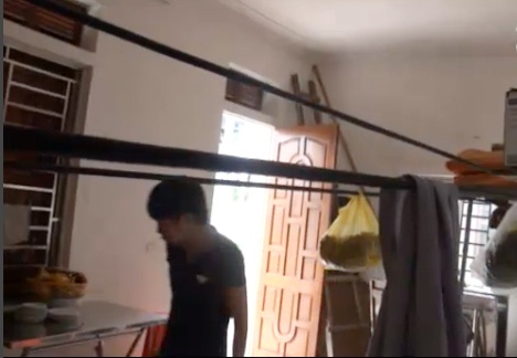 Duong day dien la lung, xuyen thung nha dan hinh anh