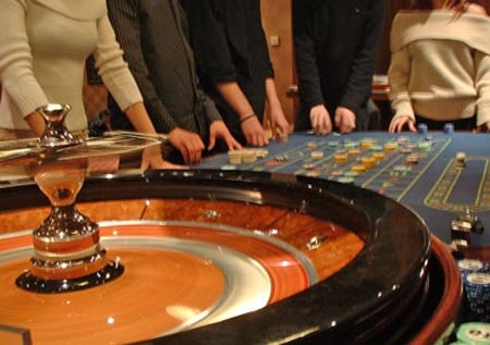 Can bo DH danh bac o Campuchia bi doi chuoc mang 2.000 USD hinh anh