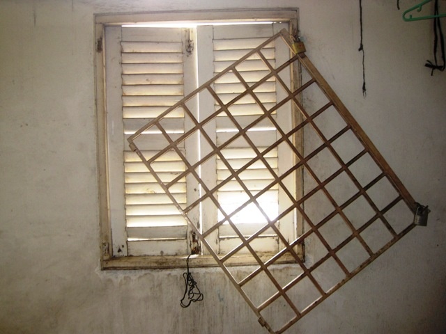 Cua song cua nha chu tich xa trom nhieu nu trang hinh anh