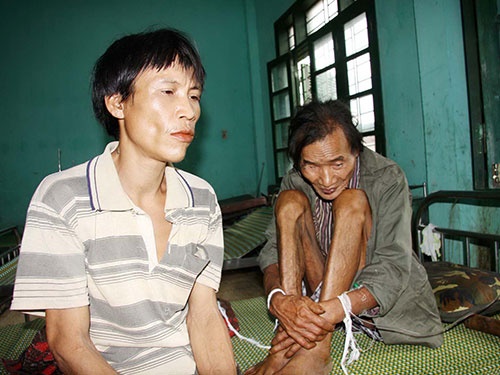 Cha con 'nguoi rung' quan quyt hinh anh