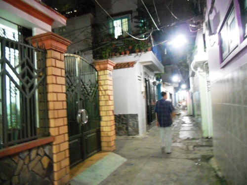 Bat bang cuop nhi bit mieng nan nhan de cuop Ipad hinh anh