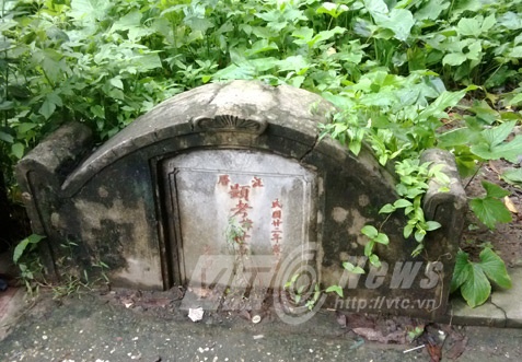 Nghia dia chon nguoi Tau bi an giua Ha Noi hinh anh