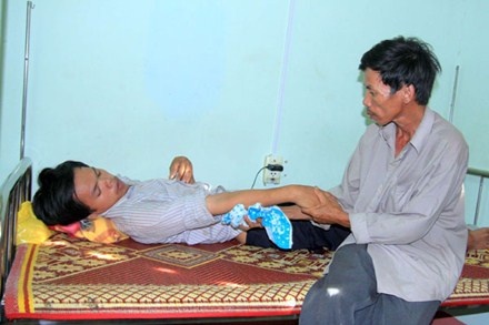 Bi cong an ‘bat tai’, thanh nien trom lua phai nhap vien hinh anh