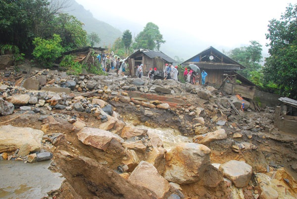 Bac Bo tiep tuc mua to trong hom nay hinh anh