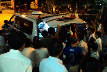 Pho GD Trung tam khuyen nong chet trong tu the treo co hinh anh