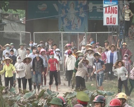 1.000 giao dan nem gach da o Nghe An: Khoi to 3 vu an hinh anh