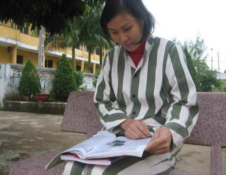 Cuu nguoi mau sa chan vi qua yeu chong hinh anh