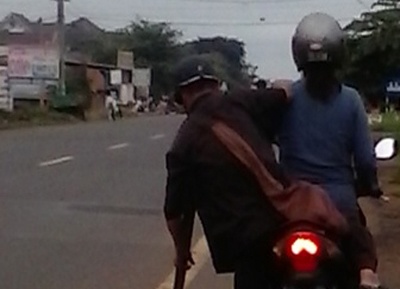 Di an xin bang xe Air Blade hinh anh